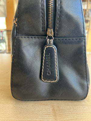 Chanel Wild Stitch avec carte d’authenticité — vue 4 | Le comptoir vintage