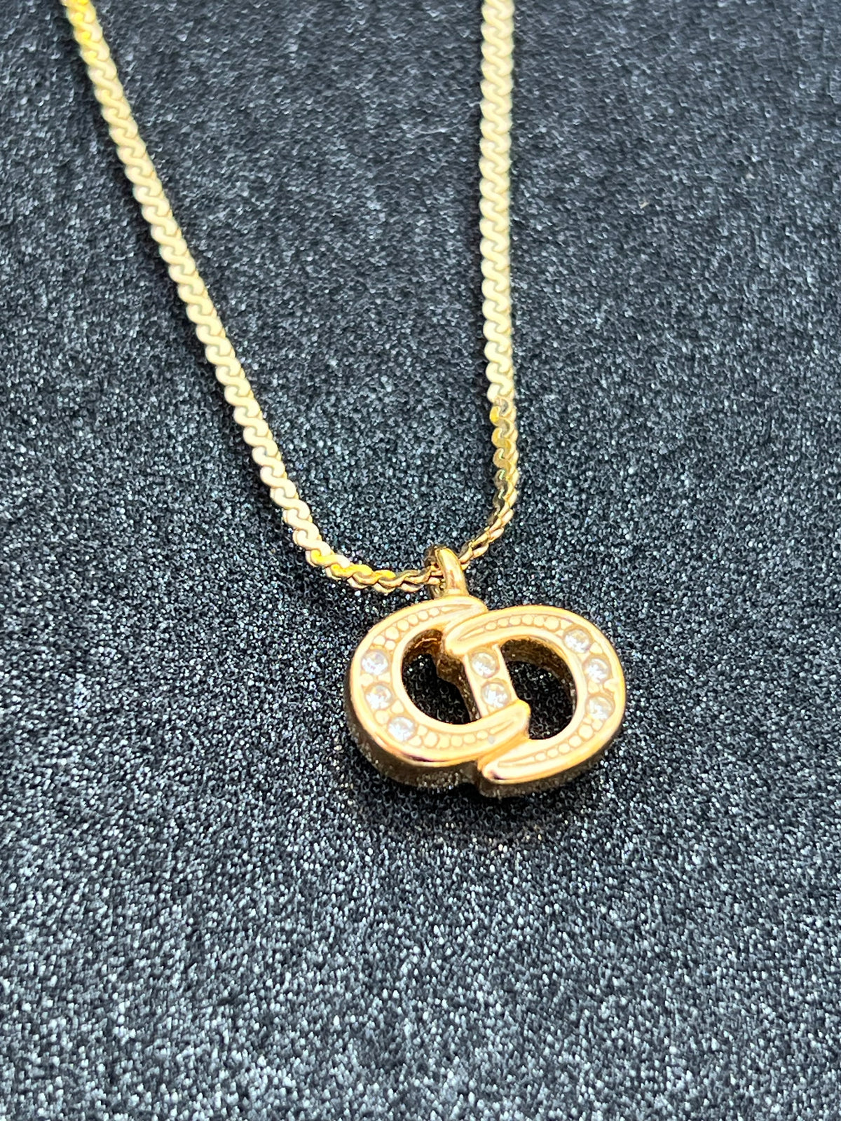 Dior collier CD plaqué or authentifié — Le comptoir vintage