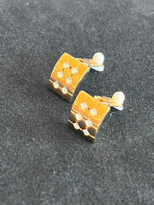 Boucle d’oreille clips Givenchy — vue 3 | Le comptoir vintage