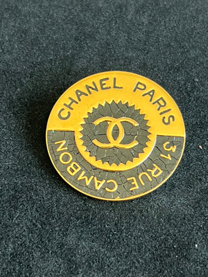 Chanel Broche 31 Rue Cambon Paris — vue 2 | Le comptoir vintage