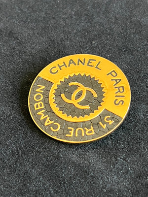 Chanel Broche 31 Rue Cambon Paris — vue 3 | Le comptoir vintage