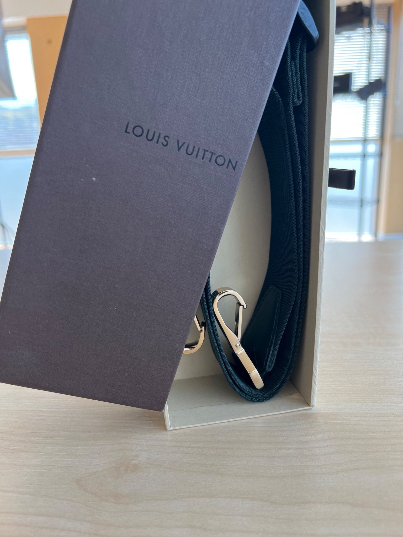 Louis Vuitton Bandoulière réglable en toile et cuir