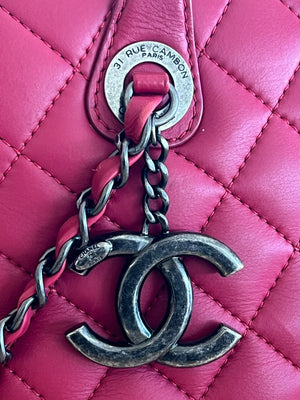 Chanel Sac Cabas Matelassé Chaîne CC — vue 8 | Le comptoir vintage
