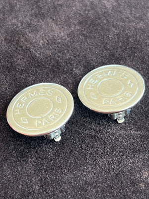 Hermès Boucles d'oreilles clips Serie Palladium — vue 2 | Le comptoir vintage