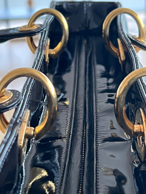 Christian Dior Sac Lady Dior Large en cuir verni noir — vue 13 | Le comptoir vintage