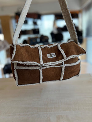 Chanel Sac 2.55 Porté Épaule en Shearling Mouton Retourné authentifié — Le comptoir vintage