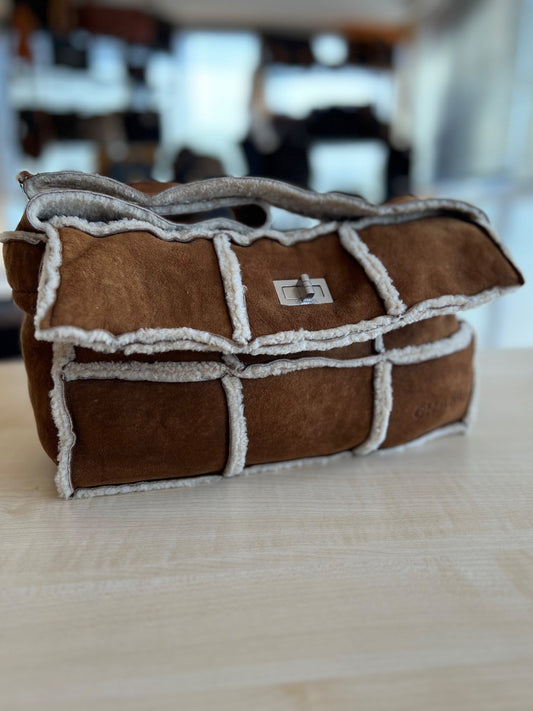 Chanel Sac 2.55 Porté Épaule en Shearling Mouton Retourné — vue 2 | Le comptoir vintage
