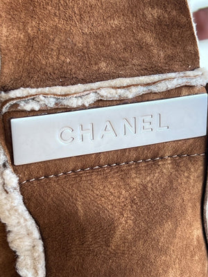 Chanel Sac 2.55 Porté Épaule en Shearling Mouton Retourné — vue 7 | Le comptoir vintage