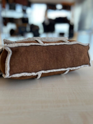 Chanel Sac 2.55 Porté Épaule en Shearling Mouton Retourné — vue 11 | Le comptoir vintage