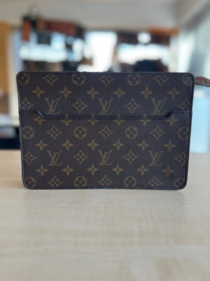 Louis Vuitton Pochette Homme Monogram authentifiée — Le comptoir vintage