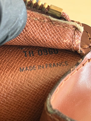 Louis Vuitton Pochette Homme Monogram — vue 8 | Le comptoir vintage