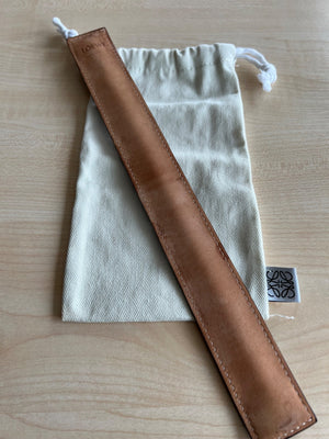 Loewe Bracelet Manchette Anagram en cuir — vue 7 | Le comptoir vintage