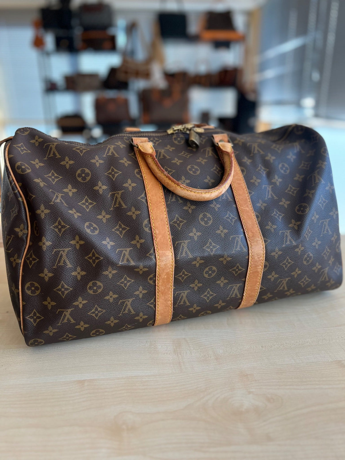 Louis Vuitton Keepall 50 Monogram authentifié — Le comptoir vintage