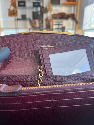 Salvatore Ferragamo Gancini Leather Long Wallet — vue 9 | Le comptoir vintage