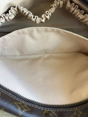 Louis Vuitton Trousse de Toilette 28 Monogram — vue 10 | Le comptoir vintage