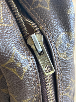 Louis Vuitton Trousse de Toilette 28 Monogram — vue 11 | Le comptoir vintage