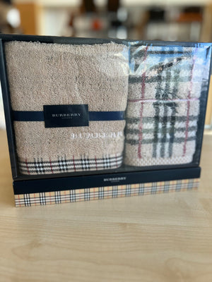Burberry London Coffret 2 serviettes éponge coton motif House Check authentifié — Le comptoir vintage