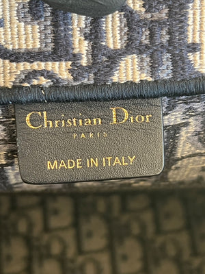 Dior Book Tote moyen modèle en toile Oblique bleu marine — vue 17 | Le comptoir vintage