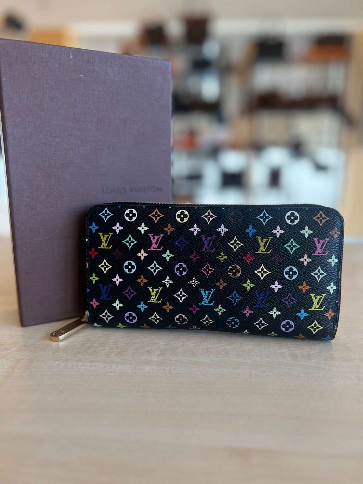 Louis Vuitton Portefeuille Zippy Monogram Murakami Noir authentifié — Le comptoir vintage