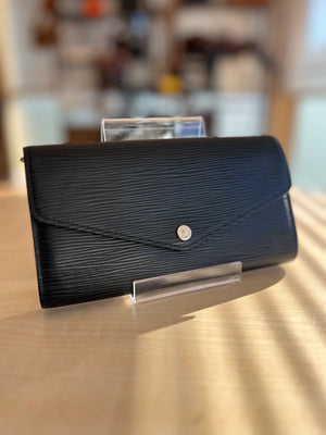 Louis Vuitton Portefeuille Sarah Épi Noir — vue 2 | Le comptoir vintage