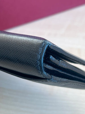 Salvatore Ferragamo Portefeuille long Vara Bow en cuir saffiano noir — vue 6 | Le comptoir vintage