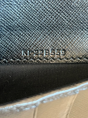 Salvatore Ferragamo Portefeuille long Vara Bow en cuir saffiano noir — vue 15 | Le comptoir vintage