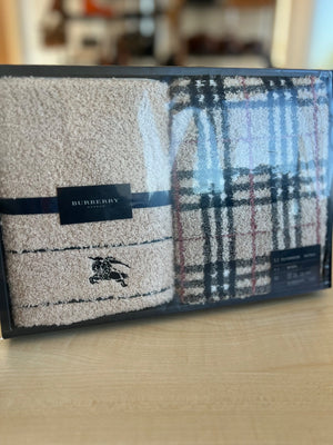 Burberry London - Coffret 2 serviettes de toilette Nova Check 34 x 75 cm — vue 2 | Le comptoir vintage