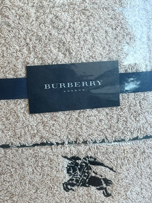 Burberry London - Coffret 2 serviettes de toilette Nova Check 34 x 75 cm — vue 3 | Le comptoir vintage