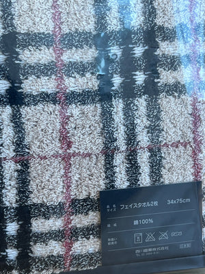 Burberry London - Coffret 2 serviettes de toilette Nova Check 34 x 75 cm — vue 4 | Le comptoir vintage
