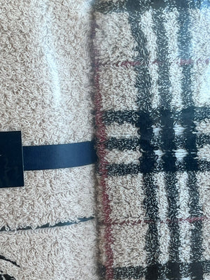 Burberry London - Coffret 2 serviettes de toilette Nova Check 34 x 75 cm — vue 5 | Le comptoir vintage