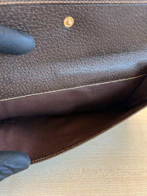 Gucci Portefeuille long en cuir grainé marron avec logo GG — vue 6 | Le comptoir vintage