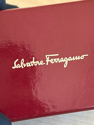 Salvatore Ferragamo Bague Gancini dorée — vue 4 | Le comptoir vintage