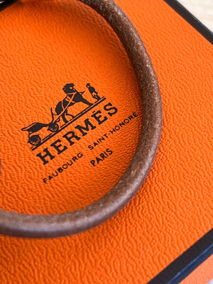Hermès Bracelet Jumbo Hook en cuir marron et métal doré — vue 4 | Le comptoir vintage