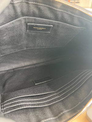 Yves Saint Laurent Pochette porte-documents Monogram cuir matelassé noir — vue 11 | Le comptoir vintage
