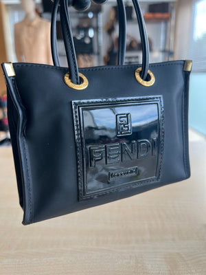 Fendi Mini sac cabas à anses noire et vernis — vue 3 | Le comptoir vintage