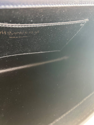 Yves Saint Laurent Pochette Belle de Jour en cuir grainé noir — vue 10 | Le comptoir vintage