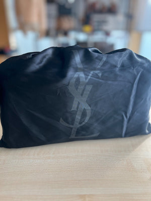Yves Saint Laurent Pochette Belle de Jour en cuir grainé noir — vue 12 | Le comptoir vintage