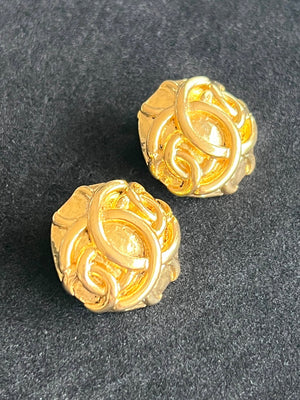 Boucles d'oreilles Chanel — vue 2 | Le comptoir vintage