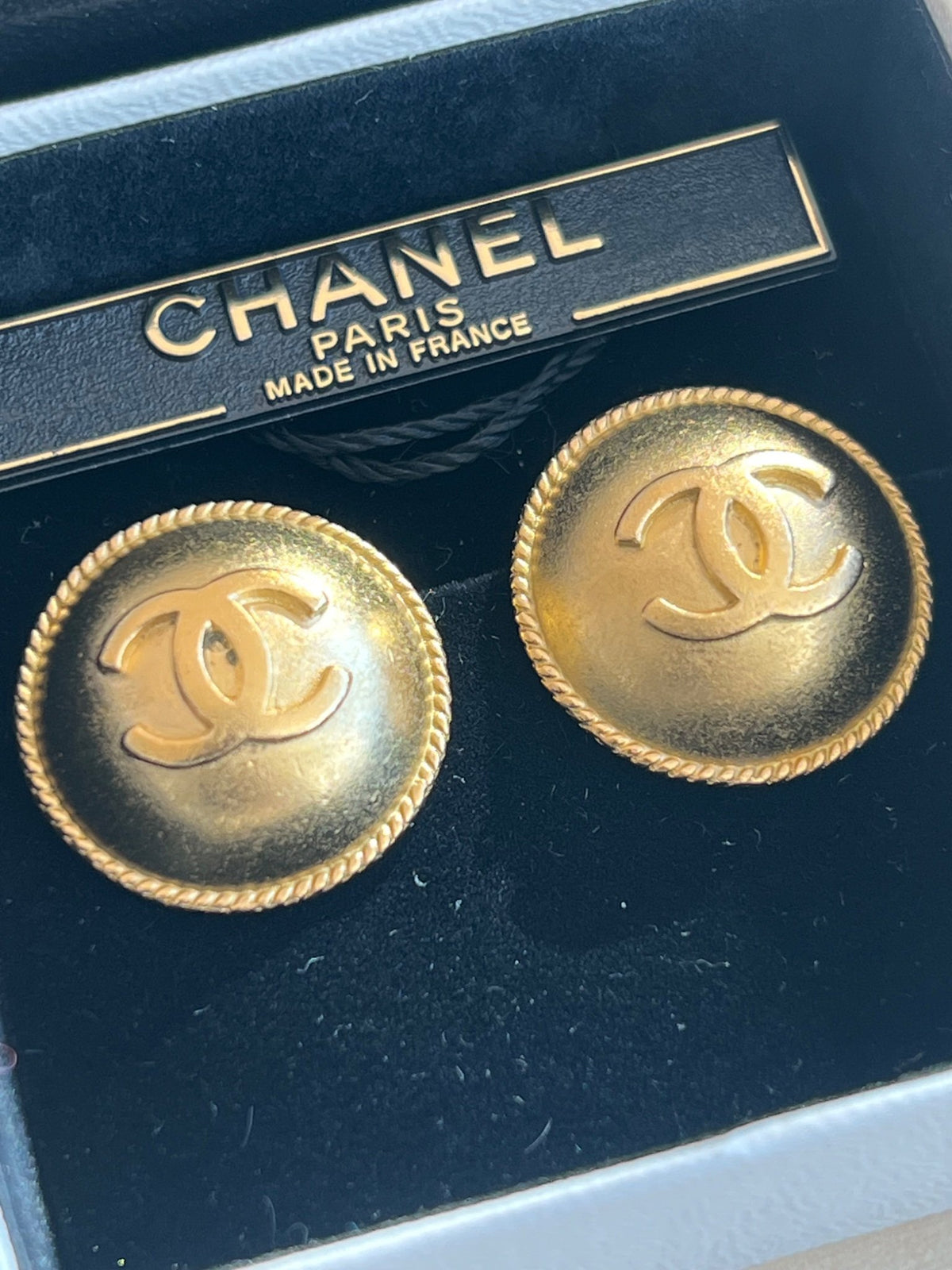 Boucles d'oreilles Chanel authentifiée — Le comptoir vintage