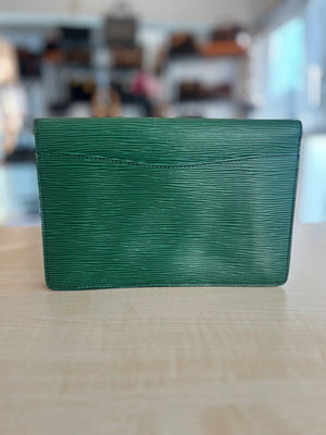 Pochette Louis Vuitton Montaigne — vue 2 | Le comptoir vintage