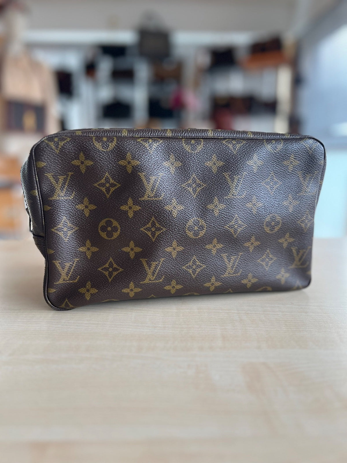 Trousse de toilette Louis Vuitton 28 authentifiée — Le comptoir vintage