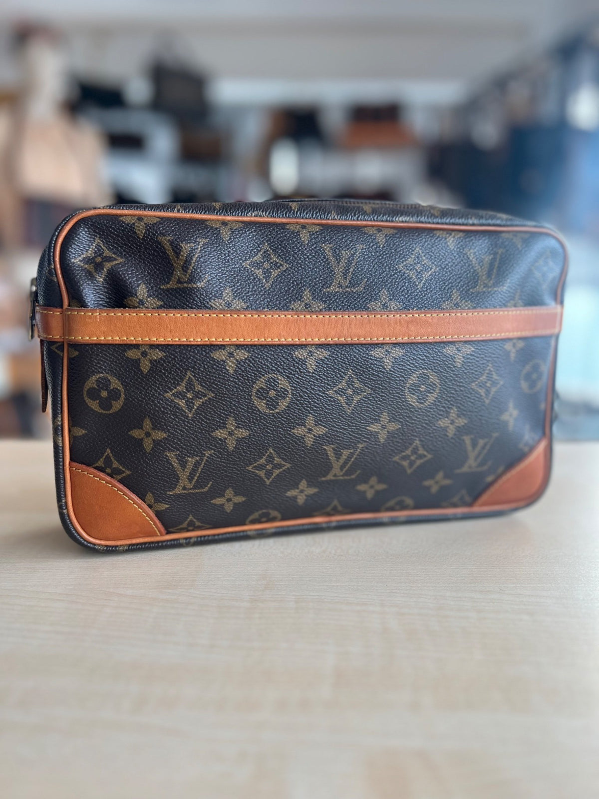Pochette Louis Vuitton Compiègne 28 authentifiée — Le comptoir vintage