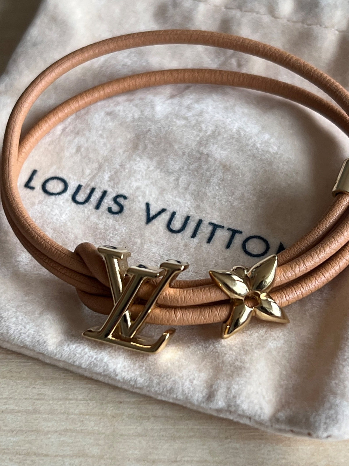 Bracelet Louis Vuitton LV Bloom authentifié — Le comptoir vintage