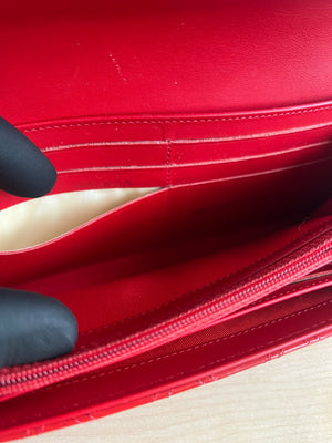 Portefeuille long Chanel cuir vernis rouge — vue 13 | Le comptoir vintage