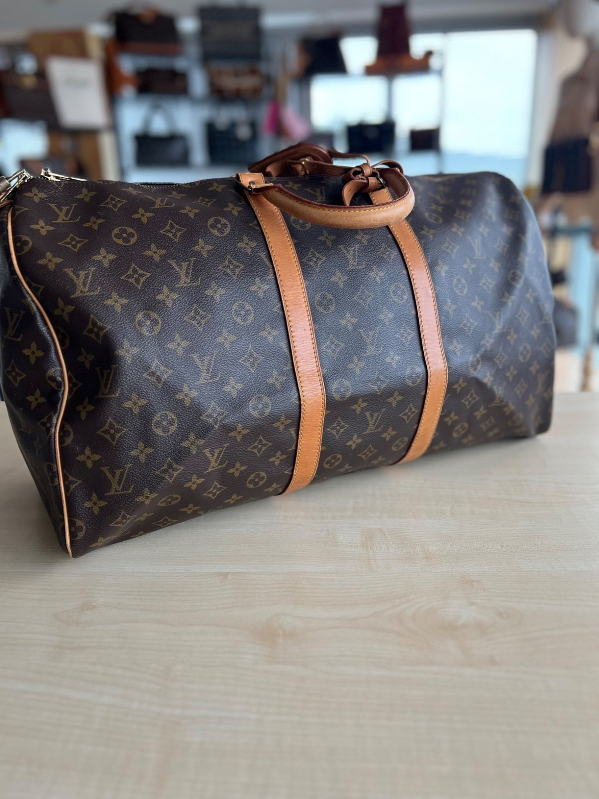 Sac de voyage Louis Vuitton Keepall Bandoulière 55 authentifiée — Le comptoir vintage