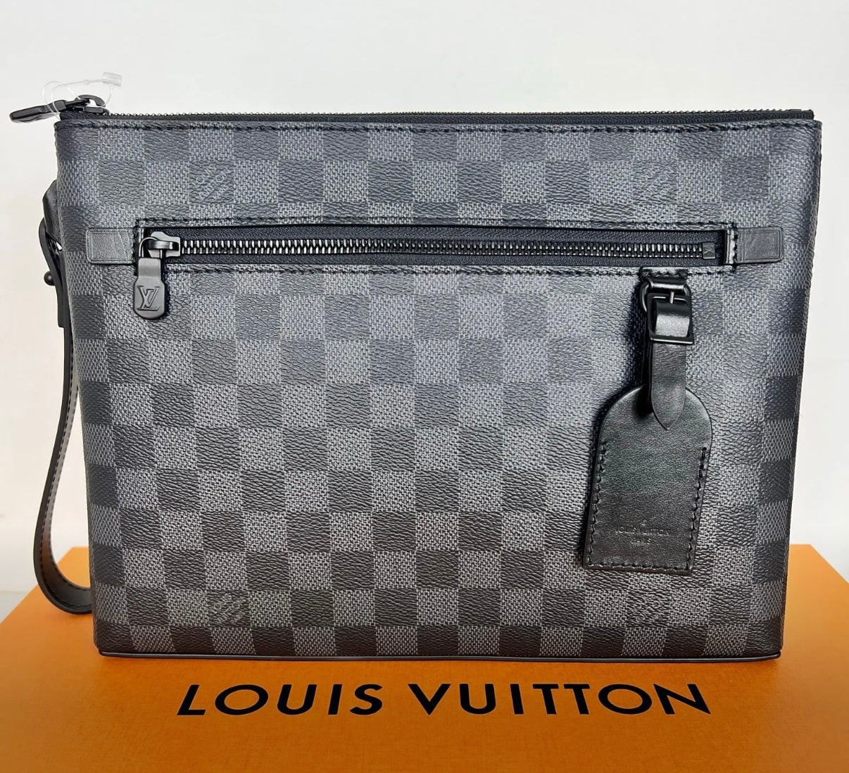 Louis Vuitton Pochette take off
