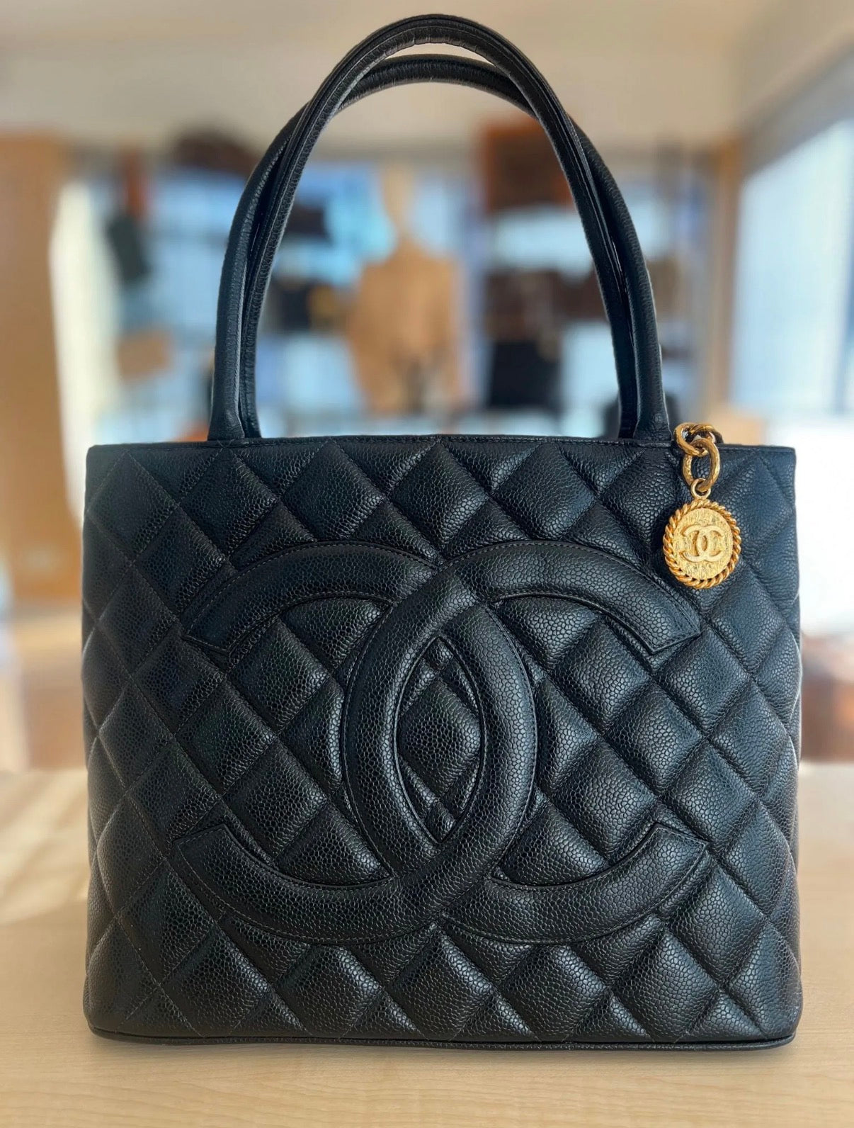 Chanel médaillon Gold