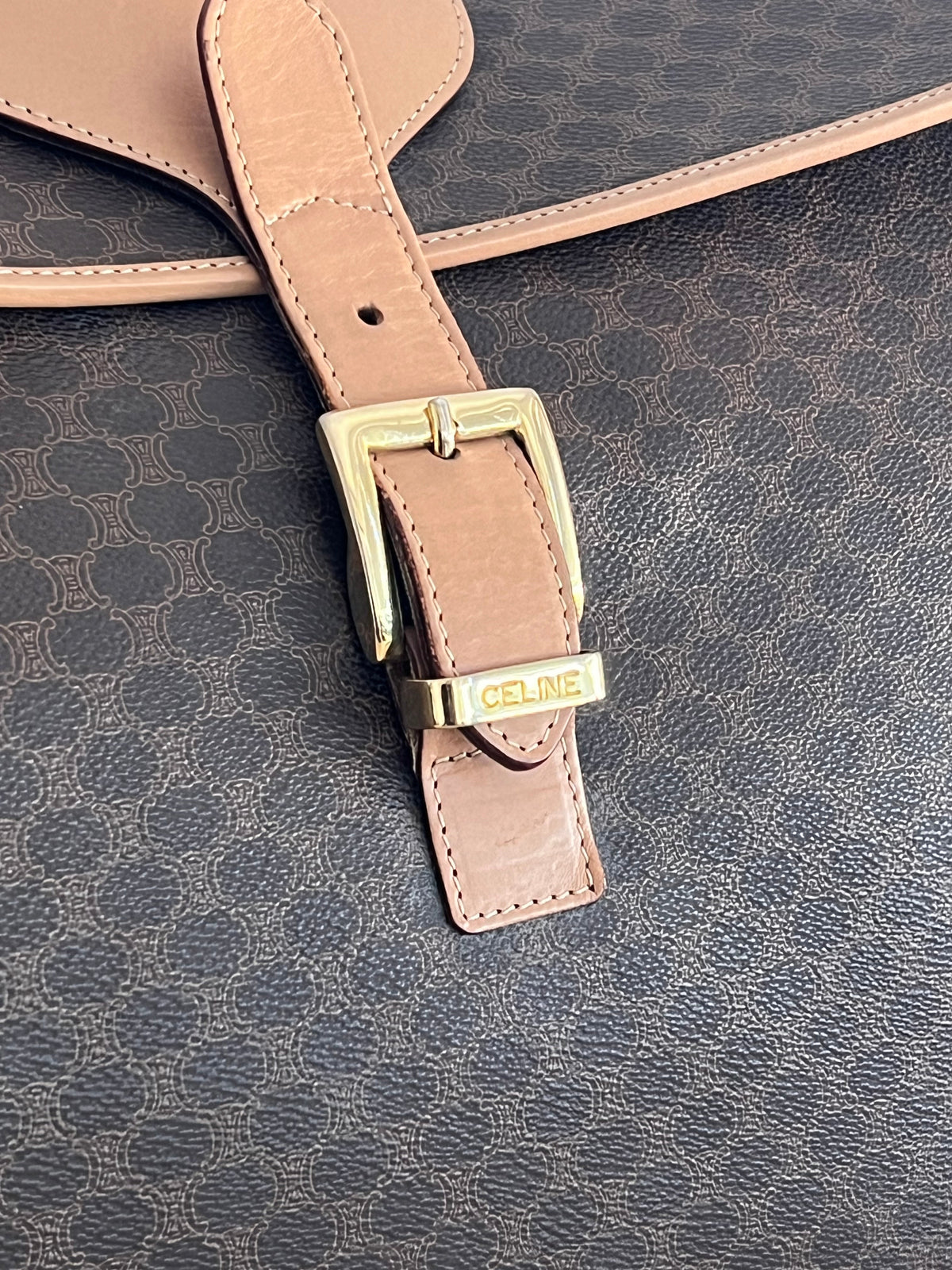Sac de voyage Céline Macadam authentifié, expédition internationale par Le Comptoir Vintage
