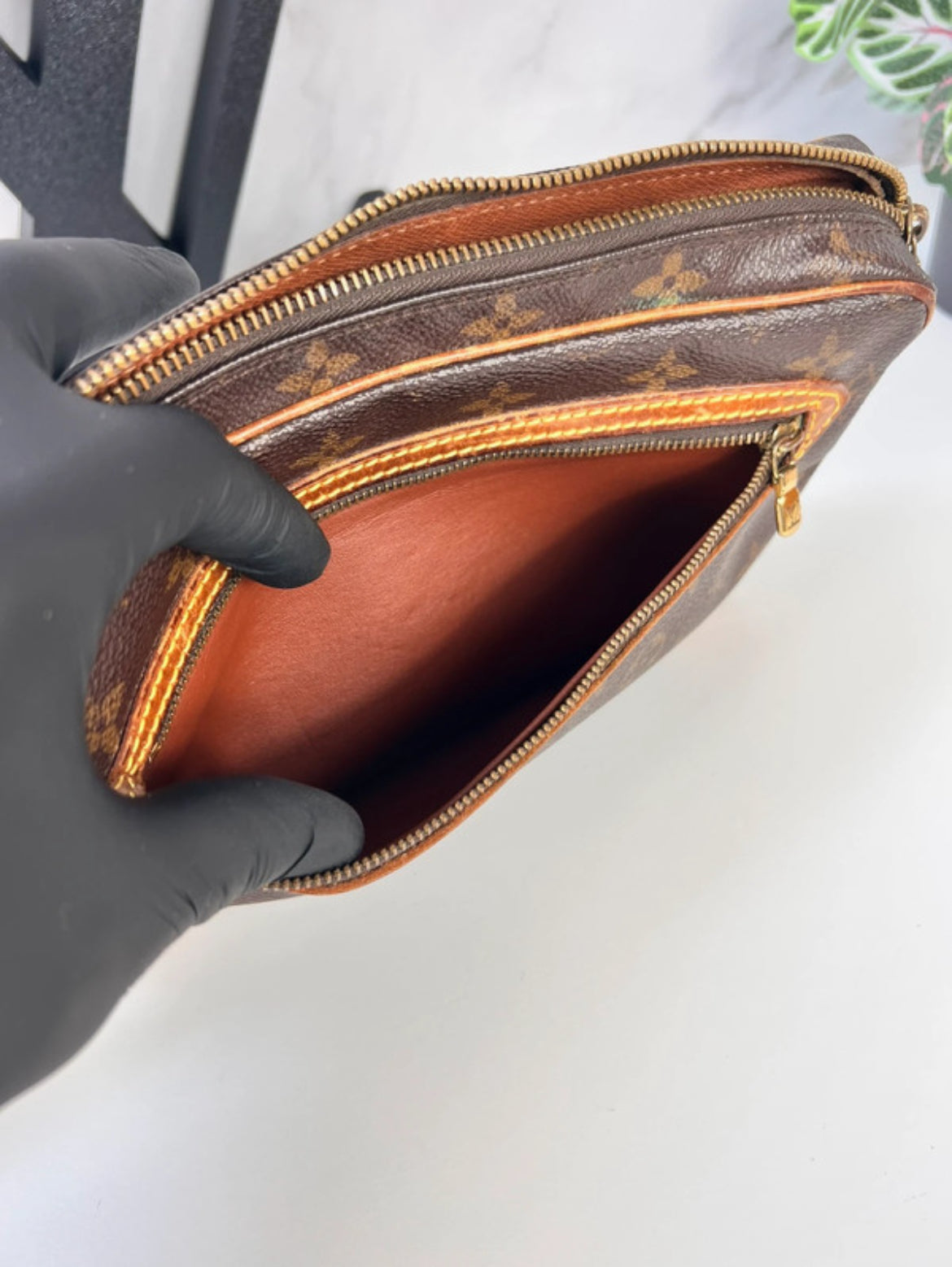 Pochette Louis Vuitton Marly -  Le Comptoir Vintage