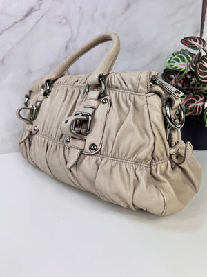 Sac Prada gaufre en cuir -  Le Comptoir Vintage